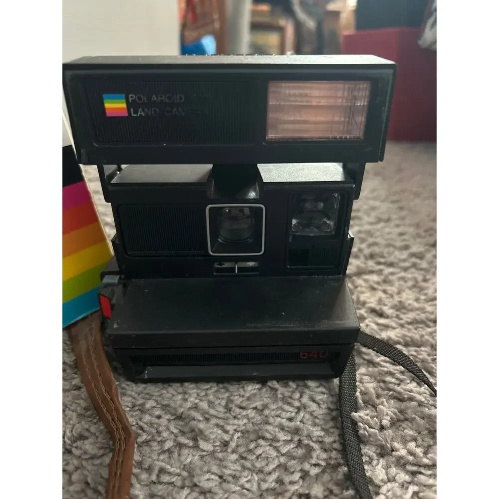 Polaroid Land camera 610 with case and Instruction booklet